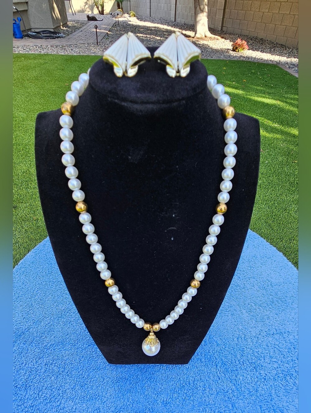 Vintage Lisner Fan/Shell Clip Earrings & Faux Pearl Necklace Art Deco Revival